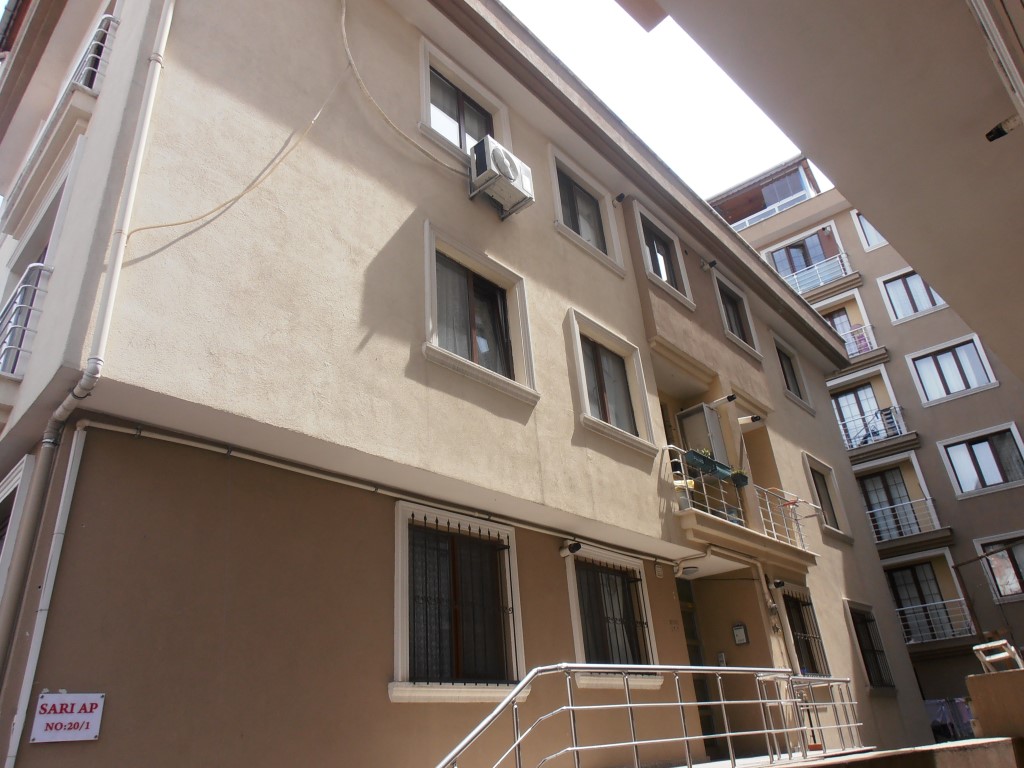 Sarı Apartmanı